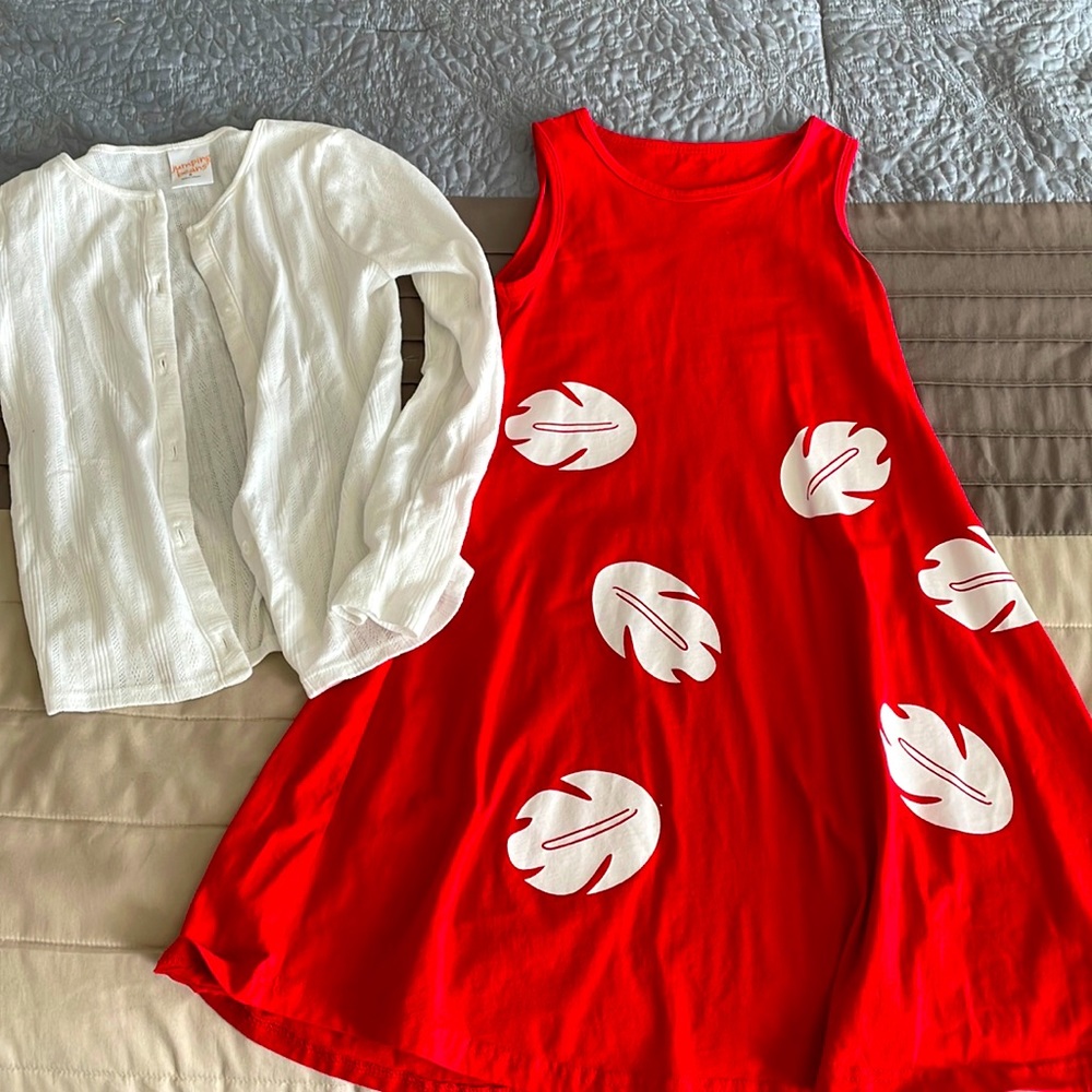 Adorable LILO dress from the movie Lilo and Stitch. Size 8. With white sweater